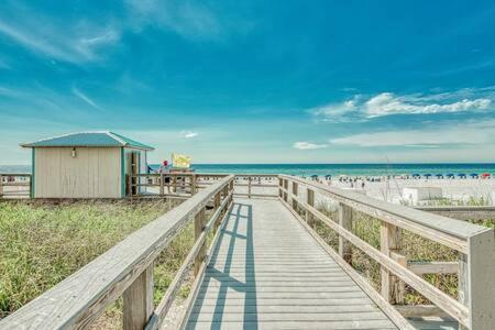 The Scallop By Brightwild-Beachfront Condo Дестін Екстер'єр фото